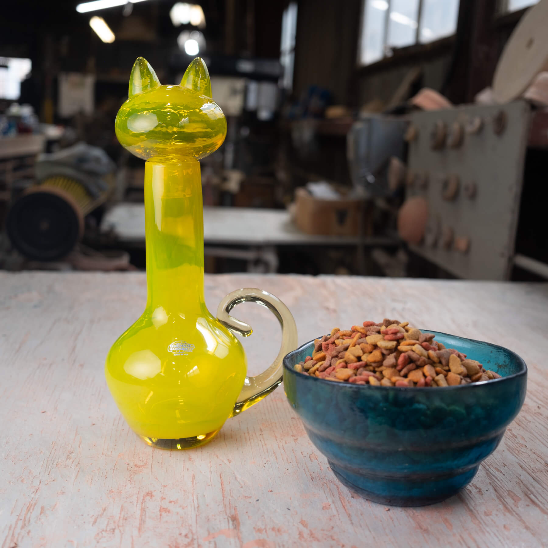 2516 FeLine Decanter - Yellacat