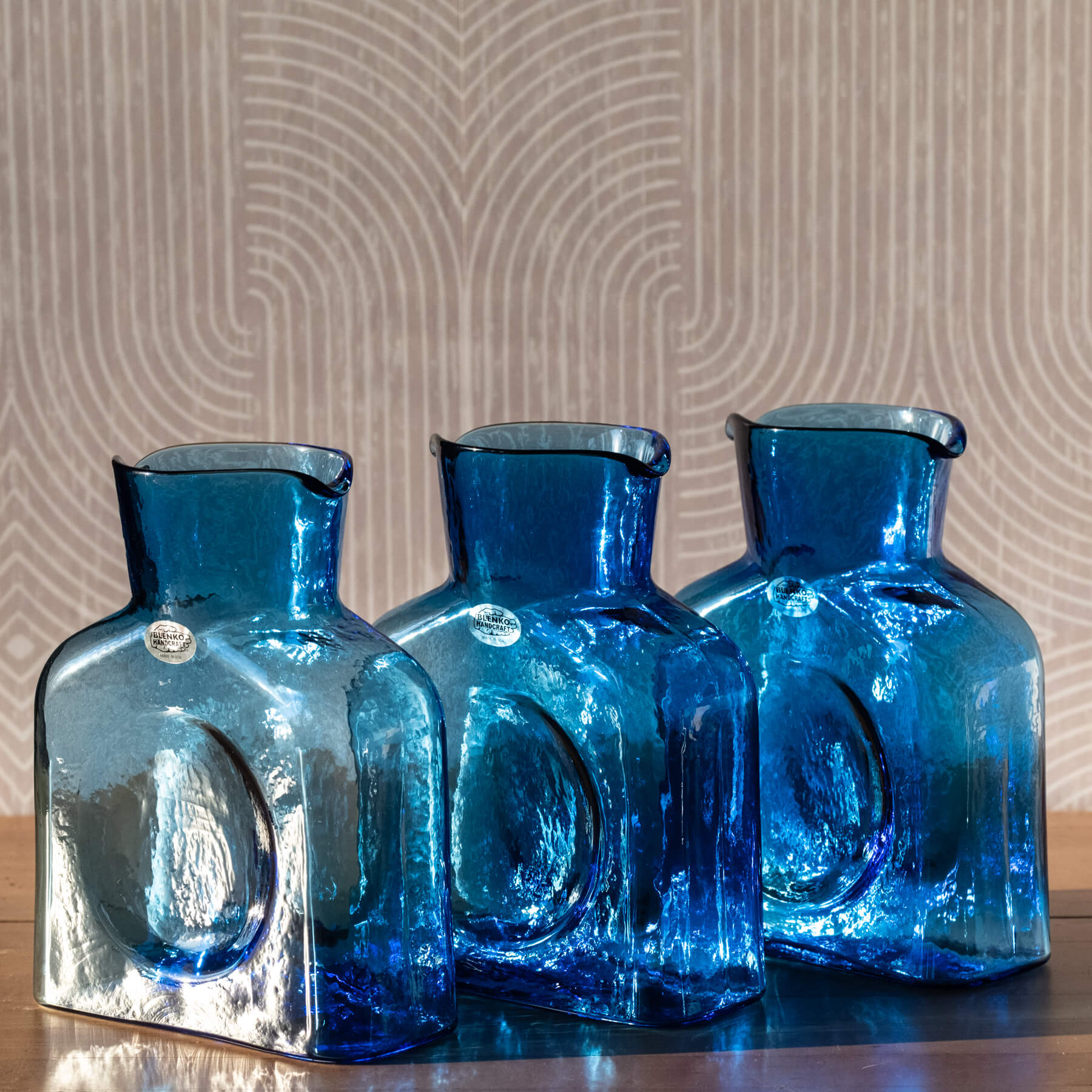 BLENKO Glass Co.384コバルトブルーの水筒-手吹きガラスの水差し/Carafe/花瓶-ユニークな手作りキッチン装飾、36オンス。 384 Water Bottle - Seaspray