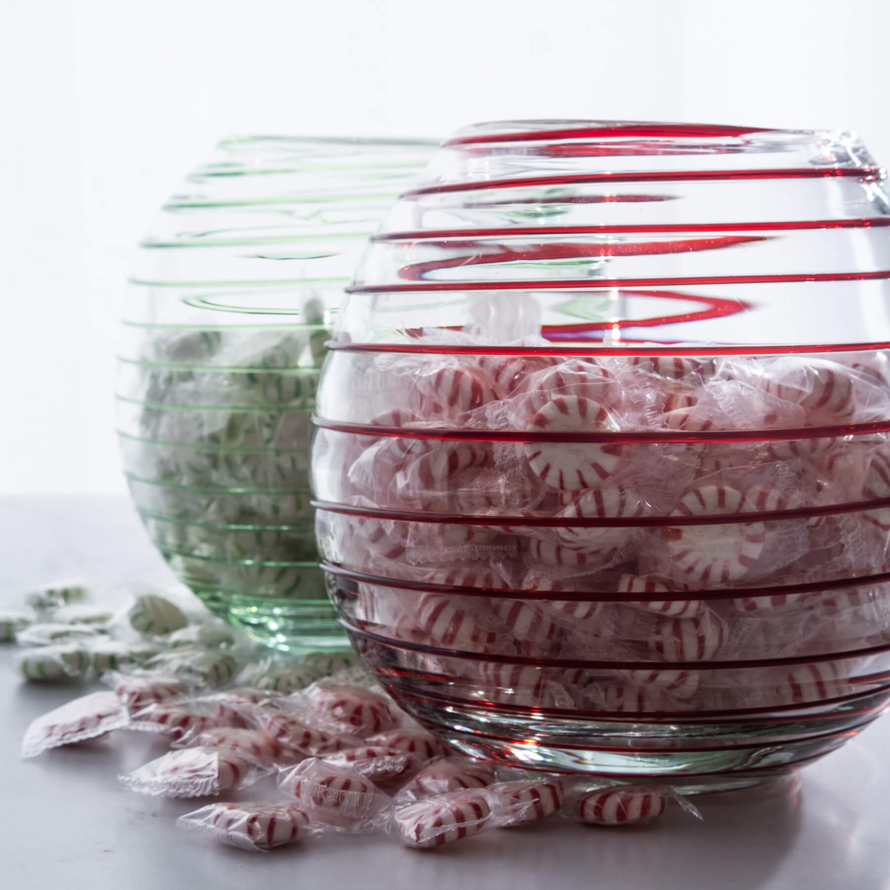 2923 Hard Candy Christmas Bowl - Crystal with Ruby spiral