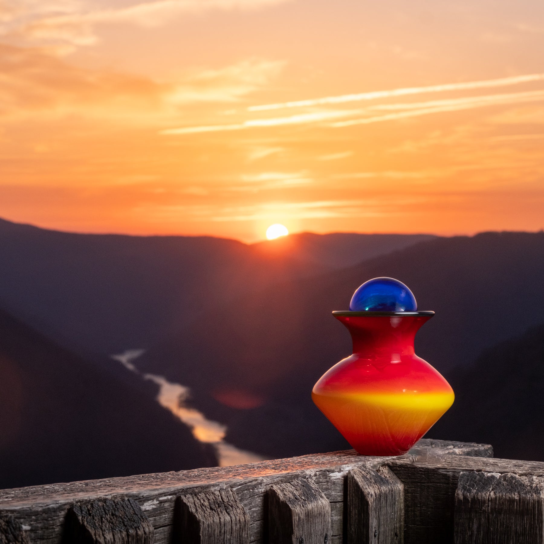 2617 Good Morning West Virginia Vase with a Cobalt Sky Float