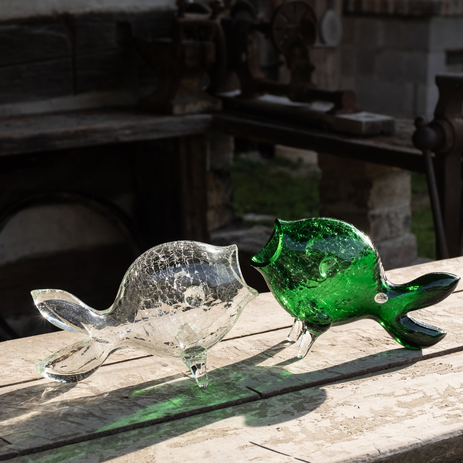 5433C Crackled Fish - Crystal