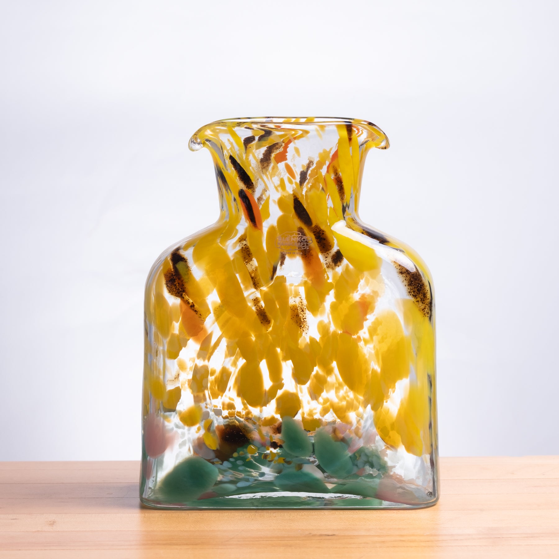 Museum Series 384 Water Bottle - The Kiss